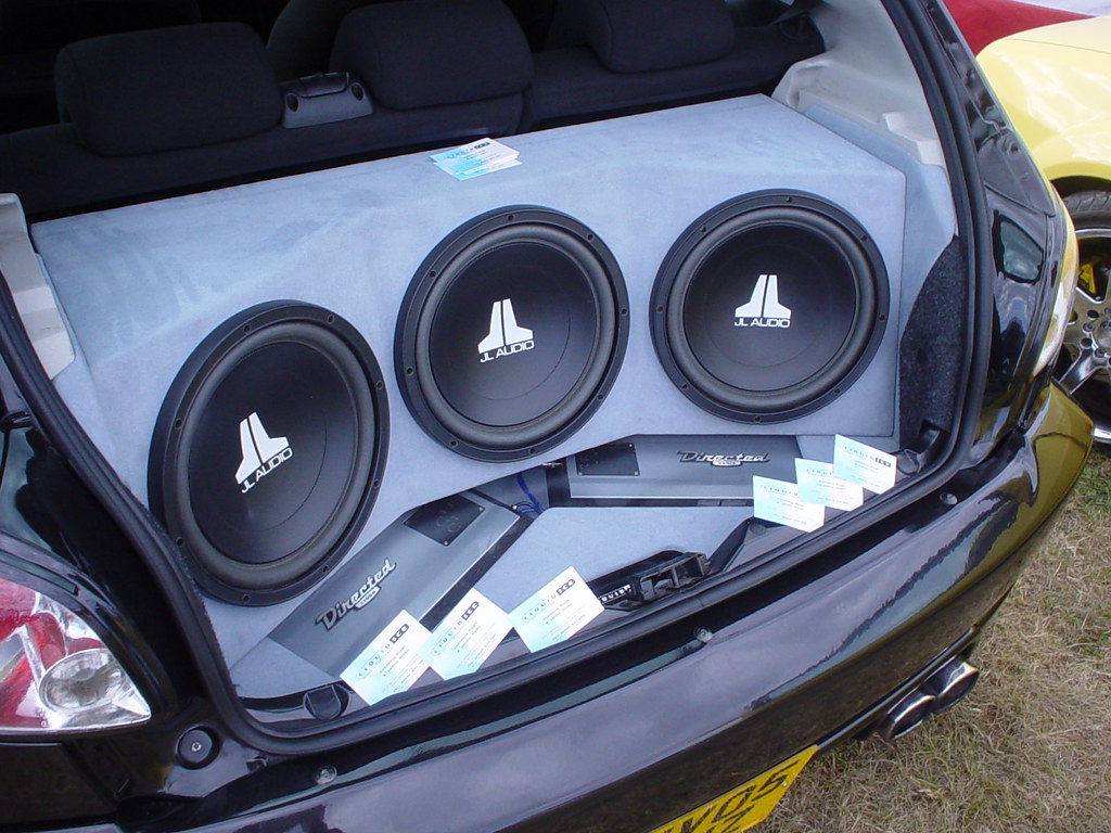 Things to know before investing in car speakers